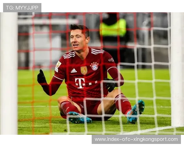 莱万倒挂金钩动作引发震动，拜仁前线火力未减